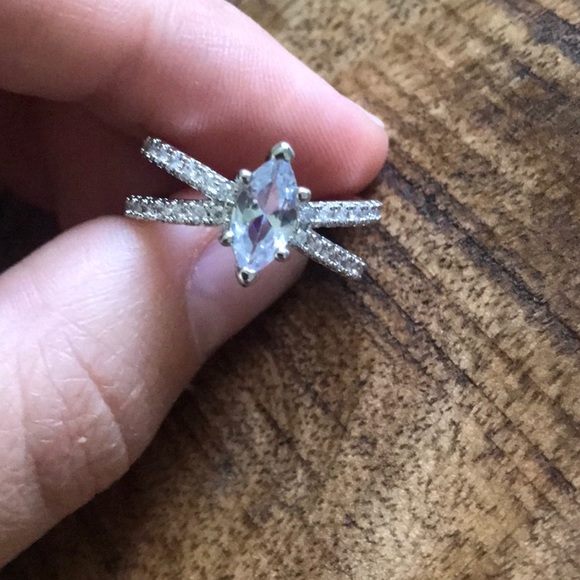 New 925 Silver Band Marquise Cut White Ring - Picture 5 of 6